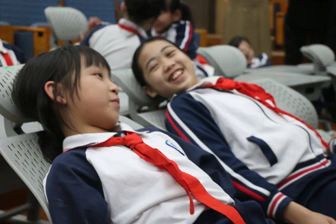 快樂學(xué)習(xí)，健康午休 | 博士有成午休課桌椅走進莞城中心小學(xué)(圖9)